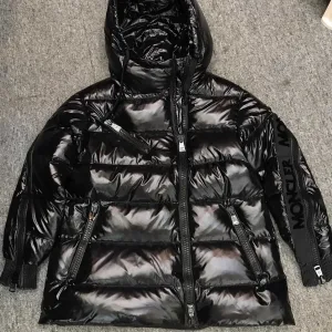 Moncler モンクレール ショートダウンジャケット アウターウェア ブラック